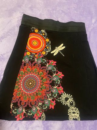 Falda estampada con libélula