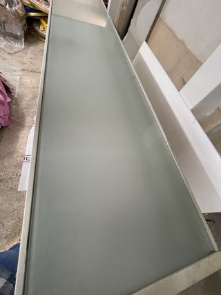 2 Muebles Blancos con Compartimentos y Luz