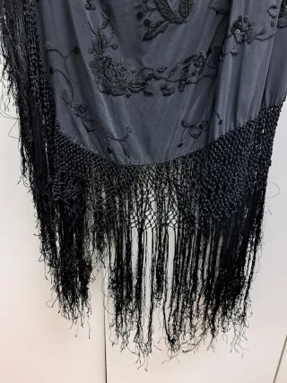 Mantón de Manila antiguo bordado a mano