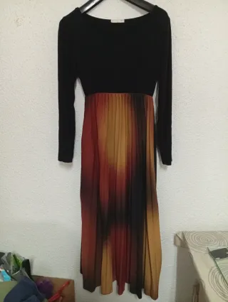 Vestido largo plisado efecto fuego