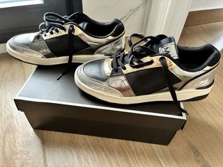 Zapatillas Michael Kors Negras y Doradas