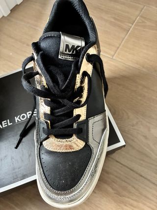 Zapatillas Michael Kors Negras y Doradas