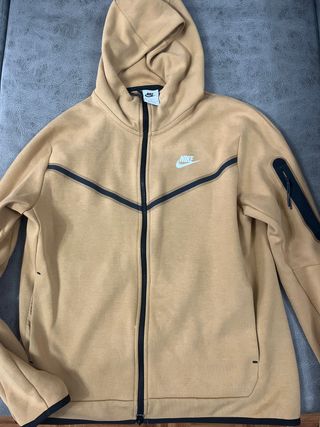 Chaqueta Nike Beige Negra