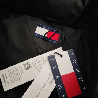Chaqueta plumífero Tommy Hilfiger negra