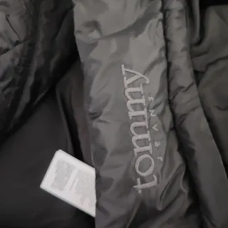 Chaqueta plumífero Tommy Hilfiger negra