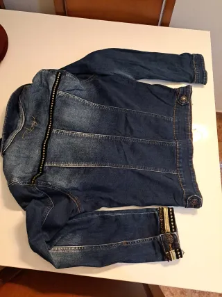 Chaqueta tejana Desigual bordada