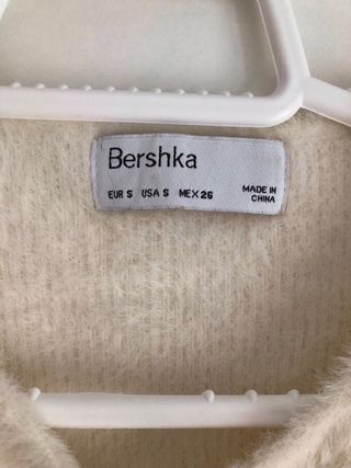 Top de pelo con detalles plateados Bershka
