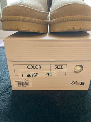 Zuecos invierno tatuados a mano beige/negro