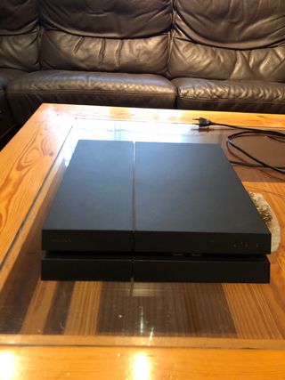 PS4 (PlayStation 4) Negra con Mando