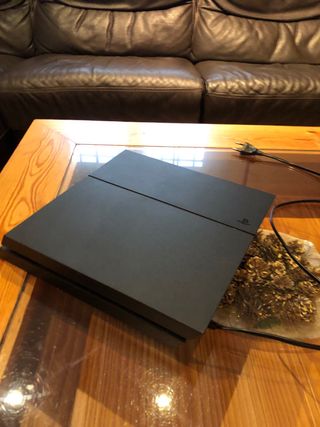 PS4 (PlayStation 4) Negra con Mando