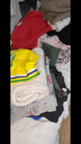 Lote 17 Ropa Mujer Cazadoras Roja Amarilla