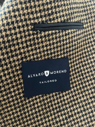 Americana Álvaro Moreno Marrón y Beige