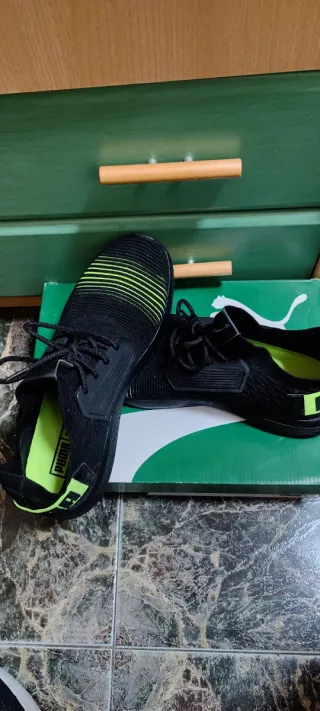 Zapatillas Puma Negras y Verdes Talla 45