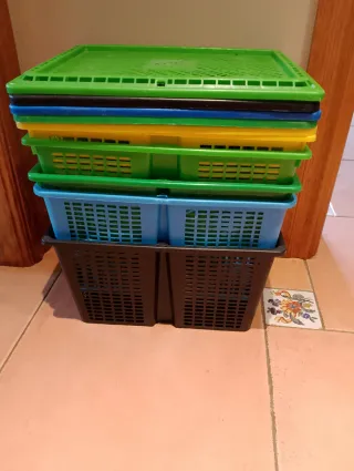 Caja de almacenamiento de plástico.