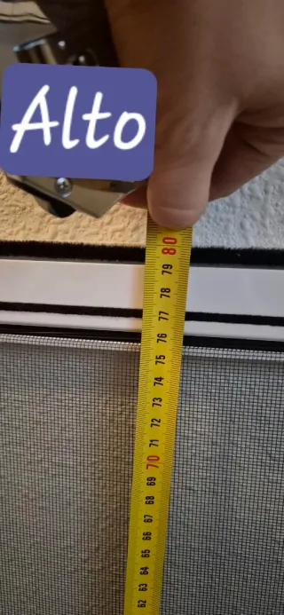 Mosquitera metálica blanca