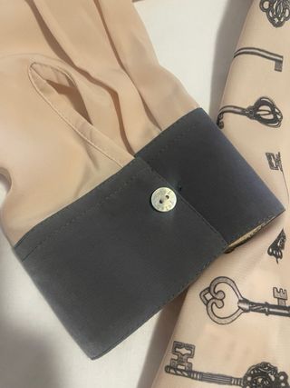 Camisa estampada con llaves