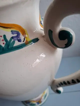 Jarrón de cerámica con reloj