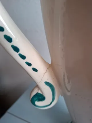 Jarrón de cerámica con reloj