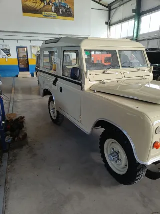 Land Rover Defender 1980