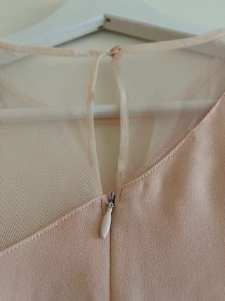 Vestido rosa largo adornos hombro