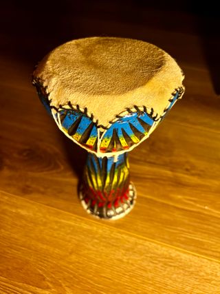Tambor Djembe artesanal pintado africano