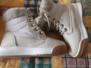 Botines calentitos beige