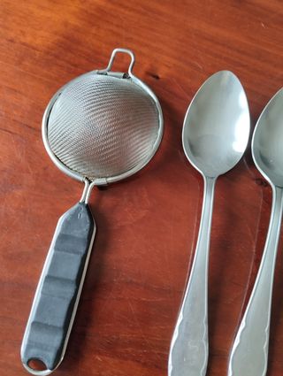 Colador y cubiertos de acero inoxidable