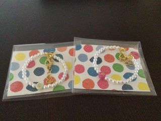 Pulseras de perlas con iniciales