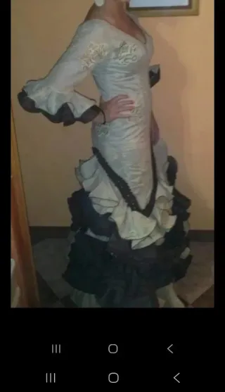 Vestido Flamenca Beige y Marrón.