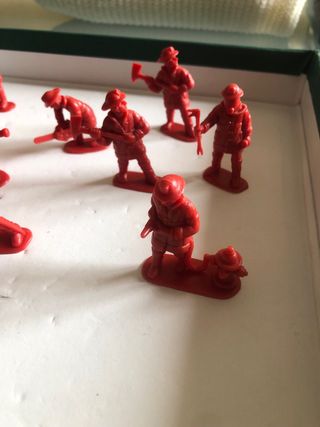 Soldatini Vigili del Fuoco e Paramedici Rossi