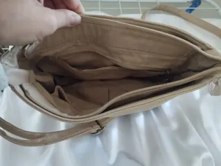 Bolso beige y multicolor con parches