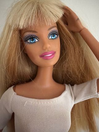 Muñeca Barbie rubia