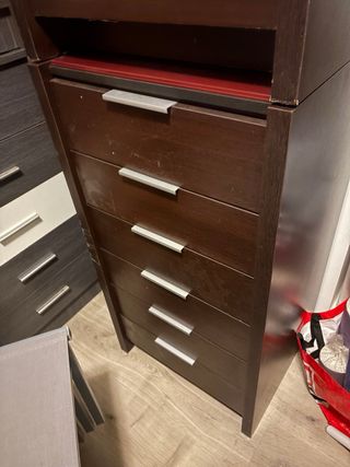 Cómoda Wengue Cubierta Roja Vino