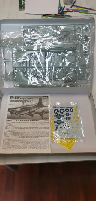 Maqueta Academy B-17F Memphis Belle 1/72