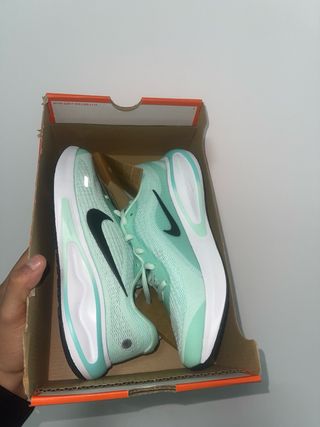 Zapatillas Nike Teal y Blanco