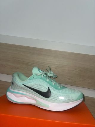 Zapatillas Nike Teal y Blanco