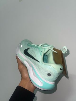 Zapatillas Nike Teal y Blanco