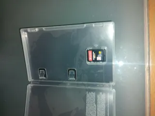 Nintendo Switch con base y mandos, sin cargador