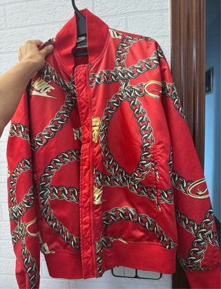 Chaqueta Nike Edición Limitada Cadena Dorada