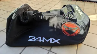 Bolsa de equipaje 24MX negra y roja