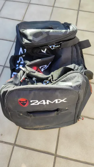 Bolsa de equipaje 24MX negra y roja