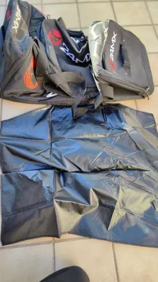 Bolsa de equipaje 24MX negra y roja