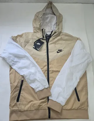 Chaqueta cortavientos Nike beige y blanca