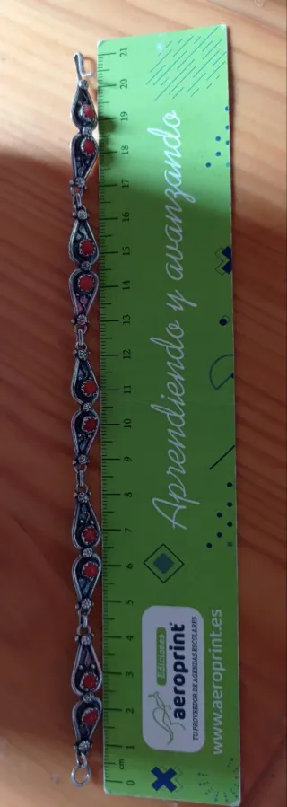 Pulsera kabyle, diseño tribal con corales.