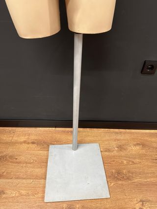 Maniquí Torso Hombre Beige