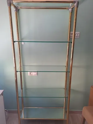 Estantería de cristal dorada