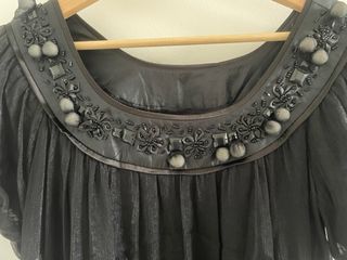 Vestido negro fiesta adornos