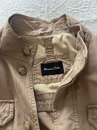 Chaqueta Massimo Dutti Beige blazer militar.