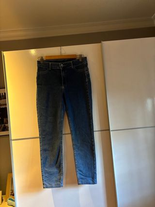 Pantalones vaqueros azules súper nuevos y cómodos