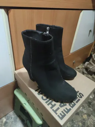 Botines negros tacón